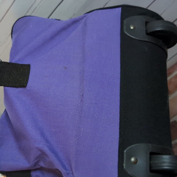 Vintage 90's Disney Winnie the Pooh Large Purple Rolling Duffel Travel Bag RARE - Picture 8 of 16